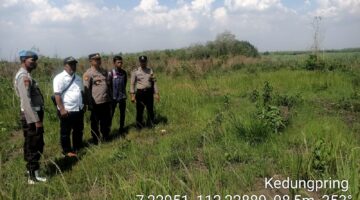 Giat Kapolsek Kedungpring Dalam rangka Mendukung program 100 Hari Kerja Presiden RI Diantaranya! Koordinasi & Survey Lahan Tidur Dalam Rangka Meningkatkan Ketahanan Pangan Di Wilayah Kec Kedungpring Kab Lamongan