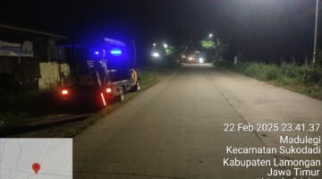 Anggota kepolisian sektor sukodadi gencarkan patroli blue light tengah malam.