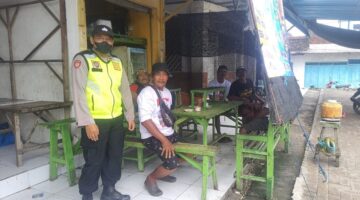 GIAT POLSEK BRONDONG MELAKSANAKAN PATROLI KOTA PRESISI DAN MEMBERIKAN HIMBAUAN KEPADA MASYARAKAT AGAR SELALU MENJAGA HARKAMTIBMAS DI WILAYAH KECAMATAN BRONDONG