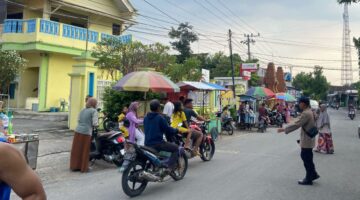 Petugas jaga Polsek Modo melaksanakan kegiatan patroli ngabuburit menjelang buka puasa Begini Tegasnya!!!.