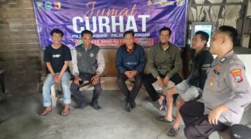 Anggota Polsek Sukodadi giat jumat Curhat Yang dilaksanakan di wilayah kecamatan Sukodadi.