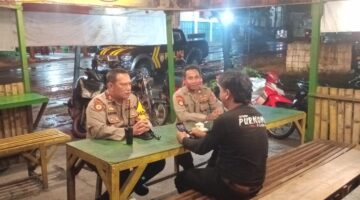 Kapolsek Modo bersama anggota melaksanakan kegiatan Patroli Harkamtibmas didesa nguwok Modo Begini Tegasnya!!!