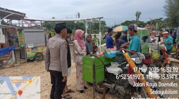 Petugas polsek brondong giat patroli ngabuburit menjelang buka puasa Begini Tegasnya!!!.