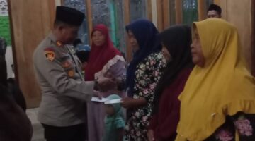 Kapolsek sukorame bersama forkopimcam dan Mui kec.sukorame laksanakan giat safari ramadhan di masjid Al-Mukharomah dusun lampeyan desa kedungkumpul.