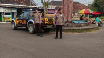 Anggota polsek bluluk, Giat patroli ngabuburit menjelang buka puasa di wilayah Polsek bluluk.