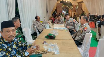 “Polsek karangbinangun, polres lamongan, memberikan Rasa aman Kepada warga masyarakat antara lain, Patroli Sinergitas TNI-POLRI Untuk Ciptakan Situasi keamanan wilayah Yang Kondusif “