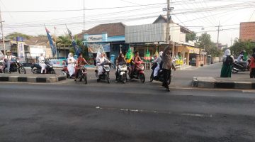 “Polsek sukodadi berikan Rasa Aman kepada warga masyarakat antara lain, patroli Pengaturan lalu lintas pagi diwilayah kecamatan sukodadi”