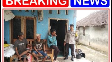 Polsek kedingpring Patroli dialogis untuk sampaikan pesan kamtibmas kepada warga.