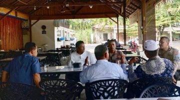 Dialog Santai di Warung Kopi, Kapolsek Darul Aman Serap Aspirasi Warga