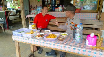 Polsek Kedungpring gelar patroli dialogis untuk memberikan pesan kamtibmas kepada warga.
