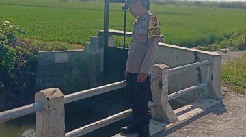 Patroli wilayah untuk cegah bencana alam banjir di wilayah Kedungpring.