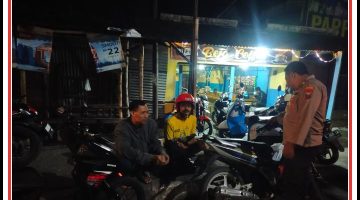 Polsek Sukodadi gelar kegiatan cangkrukan kamtibmas di pangkalan ojek untuk sampaikan pesan kamtibmas kepada warga. 