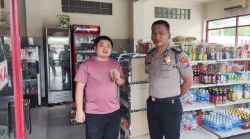 Polisi sukodadi melaksanakan kegiatan dialogis untuk menyampaikan himbauan kamtibmas kepada warga. 