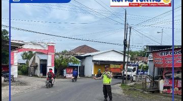 Polsek sambeng gelar patroli lalin pagi untuk memberikan pelayanan terhadap masyarakat. 
