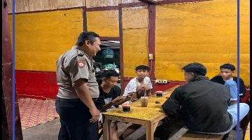 Polsek sambeng gelar cangkrukan kamtibmas antara lain ajak warga jaga kamtibmas di wilayah sambeng. 