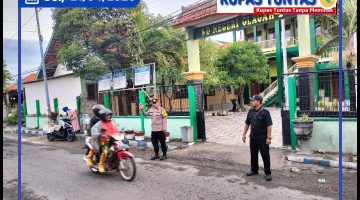 Polsek glagah patroli lalu lintas pagi untuk memberikan pelayanan terhadap masyarakat dengan humanis. 