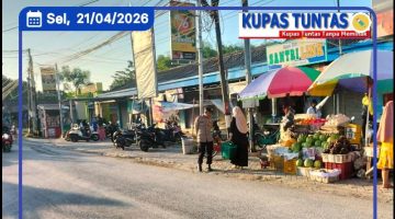 Polsek Kedungpring gelar patroli lalu lintas pagi untuk mengatur lalu lintas yang aman dan kondusif di wilayah Kedungpring. 