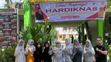 SMA Negeri 1 Idi Rayeuk Gelar Upacara Hardiknas 2026 dan Semangat Kebersamaan Bergotong Royong